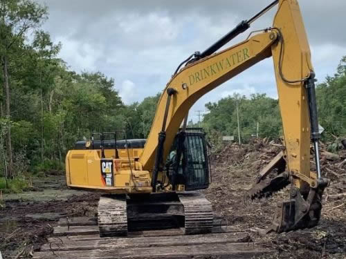Land clearing excavator